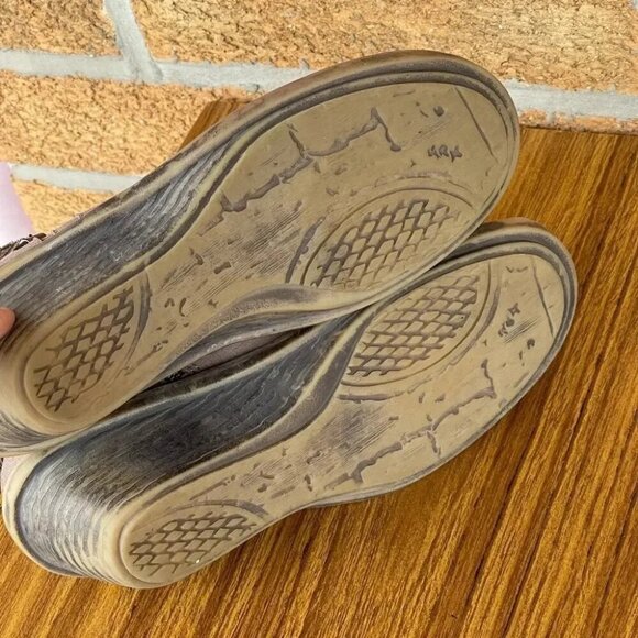 OTBT Women's Rocker Wedge Bootie Stone Leather size 9 - Picture 8 of 10